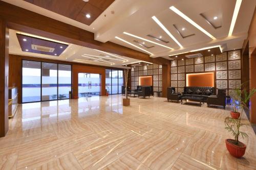 Μια τηλεόραση ή/και κέντρο ψυχαγωγίας στο Clubhouse Hotel Morbi