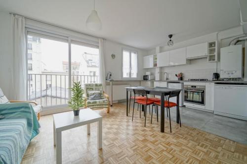 Bright apartment close to tourist attractions