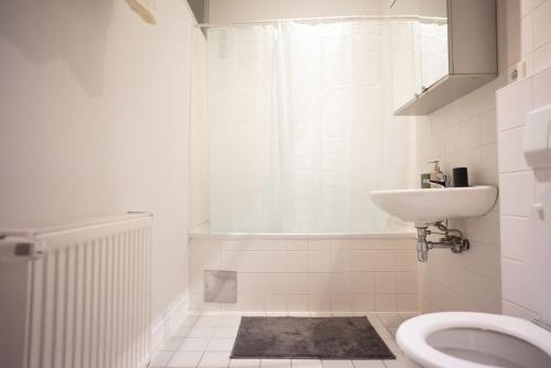 Modern 3 Bedroom Apartment in City Center