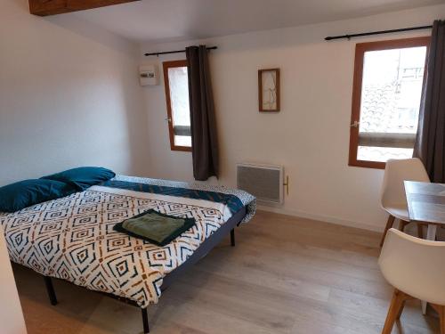 Ένα ή περισσότερα κρεβάτια σε δωμάτιο στο Studio cosy au coeur du centre ville