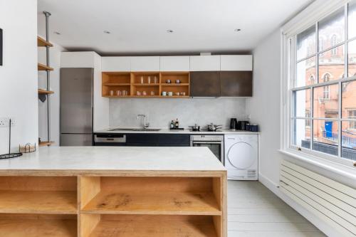 a kitchen with a white counter top and a window at St Albans Centre Home - 4BR - 2 FREE parking in St. Albans