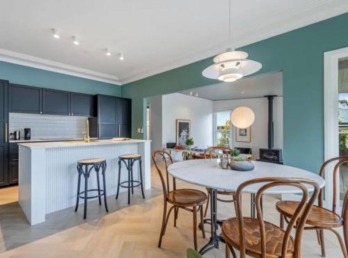 Køkken eller tekøkken på Ayla Cottage - Cosy Escape