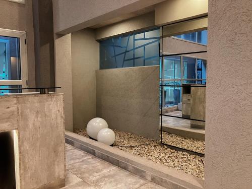 a lobby with two white balloons in front of a building at Alfa Suites en el casco histórico de Salta in Salta