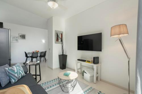Apartamento América II by an island apart