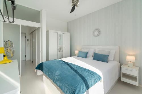 Apartamento América II by an island apart