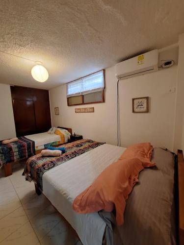 Una cama o camas en una habitación de KoKoRoom Samaria - a 100mts de playa