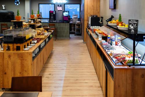 a buffet line in a restaurant with food at ibis Styles Rio de Janeiro Botafogo in Rio de Janeiro
