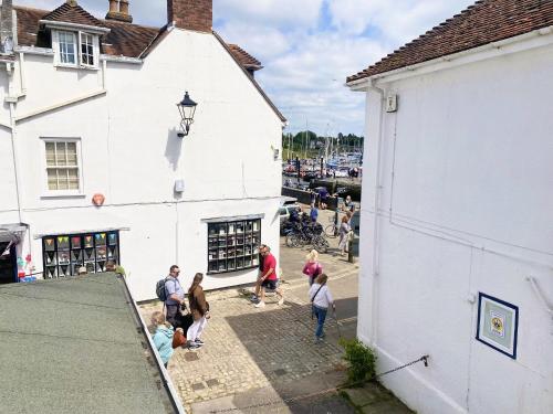 Majutusasutuse Stylish Cottage with Quay and River View külastajad
