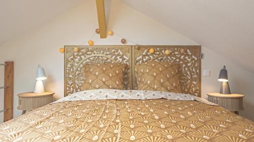 a bedroom with a large bed with two lamps at Le Loft Savinien - Proche Troyes - 3 pers in Sainte-Savine