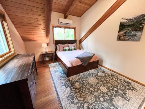 Ένα ή περισσότερα κρεβάτια σε δωμάτιο στο Alpine Acres