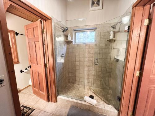 Ένα μπάνιο στο Alpine Acres