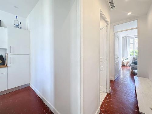 Photo de la galerie de l'établissement 50m2 Centre-ville, 2 terrasses, climatisation, à Cannes