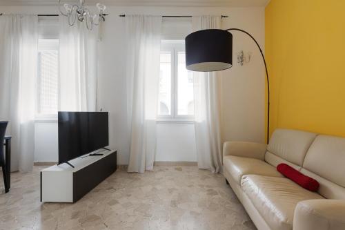 GuestHost - Milano Gambara Balcony Apartment