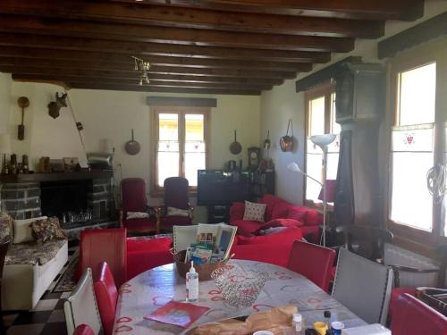 Χώρος καθιστικού στο Grand chalet hiver été 13 p loc à la semaine du samedi au samedi