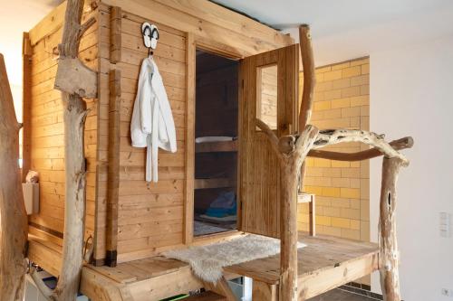 a wooden sauna with a wooden chair in a room at Ferienwohnung Müncheberg 1 in Müncheberg