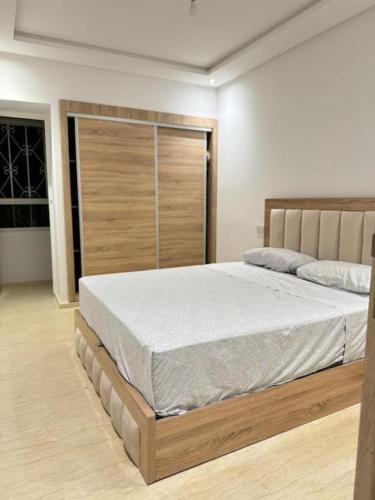 Postel nebo postele na pokoji v ubytování Nice appartement In Rabat-Temara
