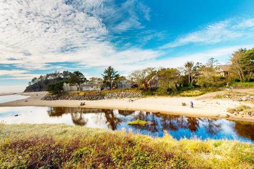 a beach with people on the sand and water at Coastal Tranquility in Neskowin