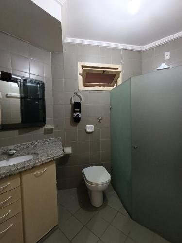 a bathroom with a toilet and a sink at Flat beira-mar em Búzios-RN in Armação dos Búzios