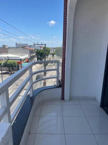 Rõdu või terrass majutusasutuses Apt com varanda no centro