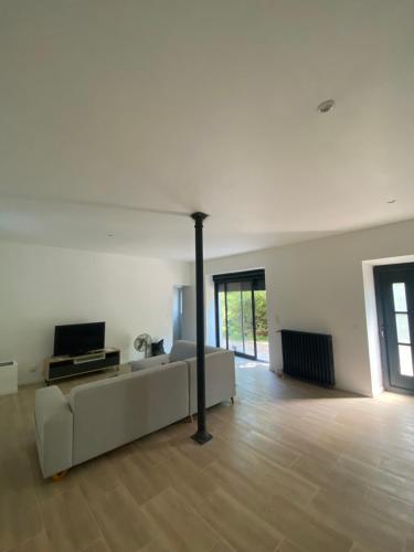 Μια τηλεόραση ή/και κέντρο ψυχαγωγίας στο Les Fayes House