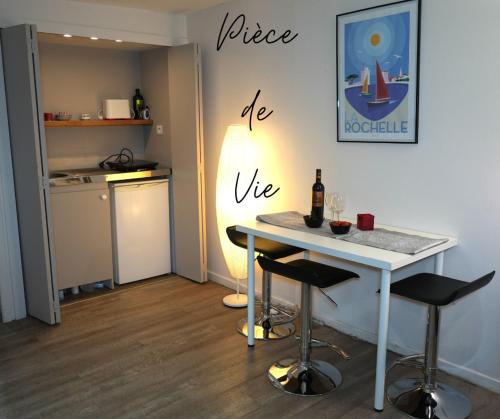 Photo de la galerie de l'établissement Louveciennes: studio lumineux indépendant de 23 m2, à Louveciennes