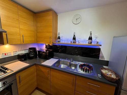 Kuchyň nebo kuchyňský kout v ubytování WindyS Grays Smart Home, you will love it