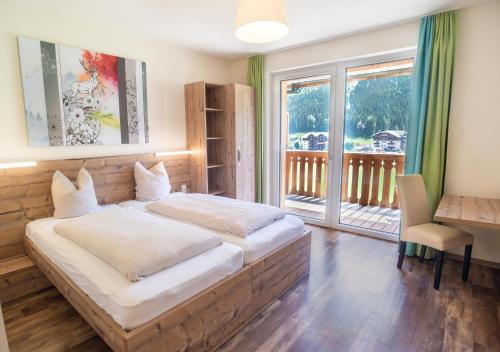 Postel nebo postele na pokoji v ubytování COOEE alpin Hotel Dachstein