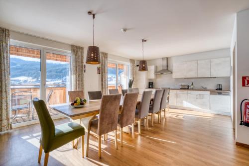 Kuchyň nebo kuchyňský kout v ubytování COOEE alpin Hotel Dachstein