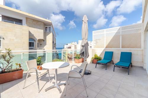 ESPECTACULAR ATICO CON TERRAZA A 50 MT PLAYA CANTERAS