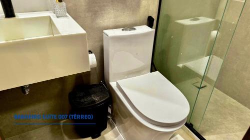 Phòng tắm tại Mansão Frente Mar 8 Suítes em Praia do Forte