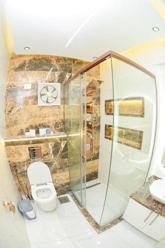 Ένα μπάνιο στο Sheikh Zayed home