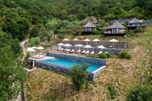 Bazén v ubytování Sesta Terra Natural Resort nebo v jeho okolí