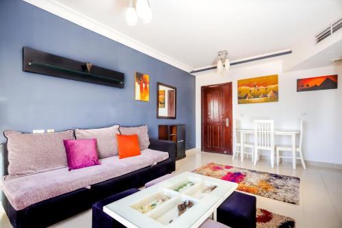 Χώρος καθιστικού στο Sky View Honeymoon