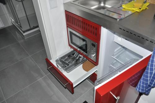 an open refrigerator with a microwave in a kitchen at 1-Zimmer-Appartment in Troisdorf Sieglar in Oberlar