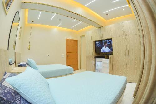 Μια τηλεόραση ή/και κέντρο ψυχαγωγίας στο Sheikh Zayed home