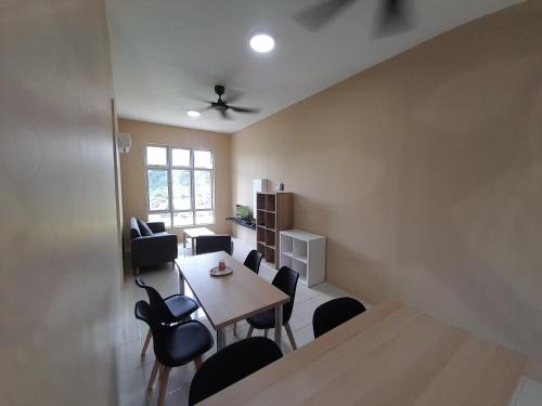 Zona de estar de The Anderson Condo with NETFLIX with Free Parking with Swimming Pool and at Ipoh City Centre Nearby to all amenities and attractions