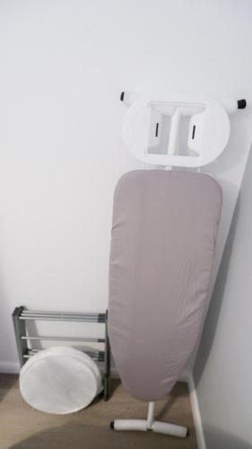 a white chair in a room with a sink at 2 Bedroom Serviced Apartment in Kettering Centre- Northampton, Sleeps 4, free parking, Wifi, Sky, Netflix in Northampton