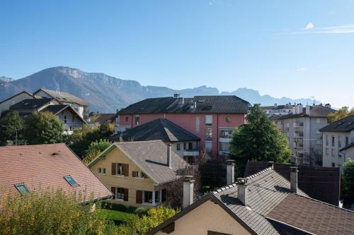 Le Cygne - vue montagne - proche du centre ville