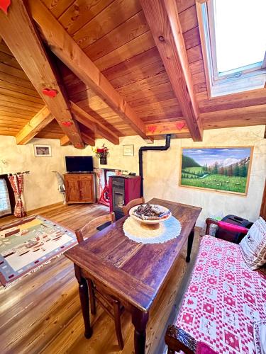 a living room with a wooden table and a couch at La Maison de Julie in Pré-Saint-Didier