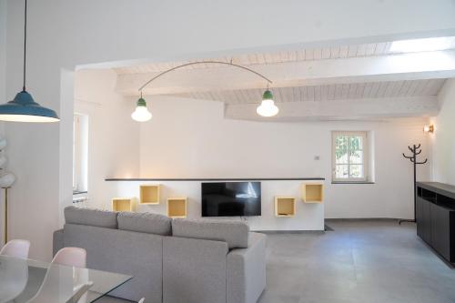a living room with a couch and a table at La casa dei Sentieri in San Giuliano Terme