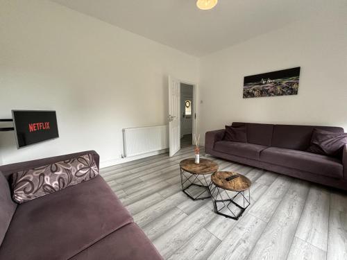 a living room with two couches and a table at Charming 2BR Cottage - Fully Furnished - 10min LGW - Free Parking in Crawley