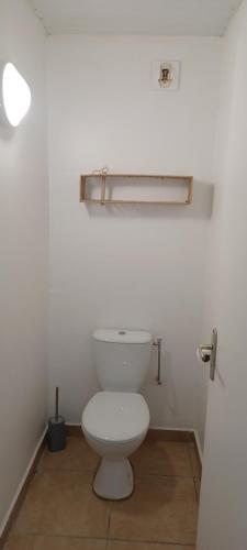 Un baño de NANA -Grand Appartement Cosy- C 43- Cuisine équipée-CLIM-WIFI-Terrasse