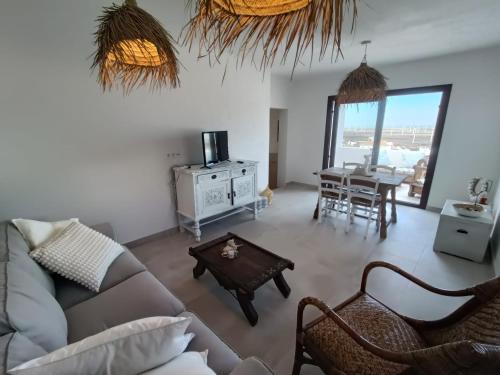 Μια τηλεόραση ή/και κέντρο ψυχαγωγίας στο 104 Livingtarifa Calma