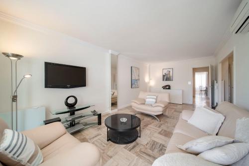 REF 30 - Cannes Croisette - Sea and gardens view apartment for rent