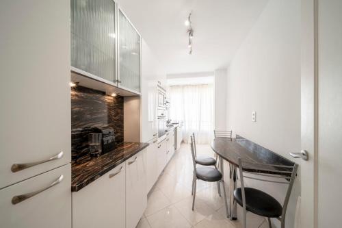 REF 30 - Cannes Croisette - Sea and gardens view apartment for rent