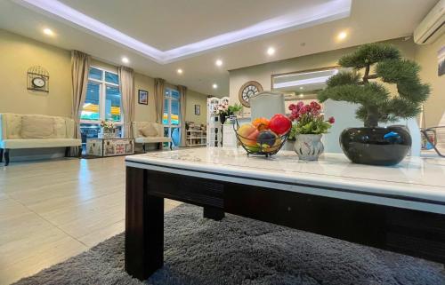 a living room with a table with a bowl of fruit at Baan Pattaya by Sabai in Pattaya Central