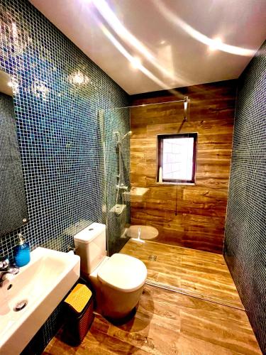 a bathroom with a toilet and a sink at Dreamy space with caved pool in Ħofret ir-Rizz