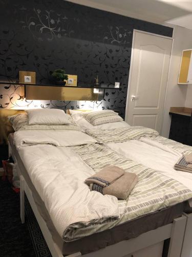 a large bed with two pillows on top of it at Gavriel Boutique Residence Wellness Spa in Szada