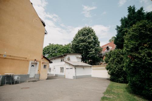 The building in which a panziókat is located