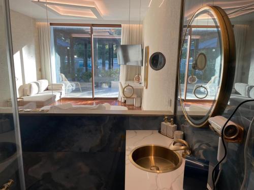 a bathroom with a sink and a mirror at Hotel Boutique Mirasierra in Villacañas